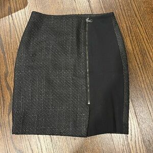 Ann Taylor side zipper skirt in black